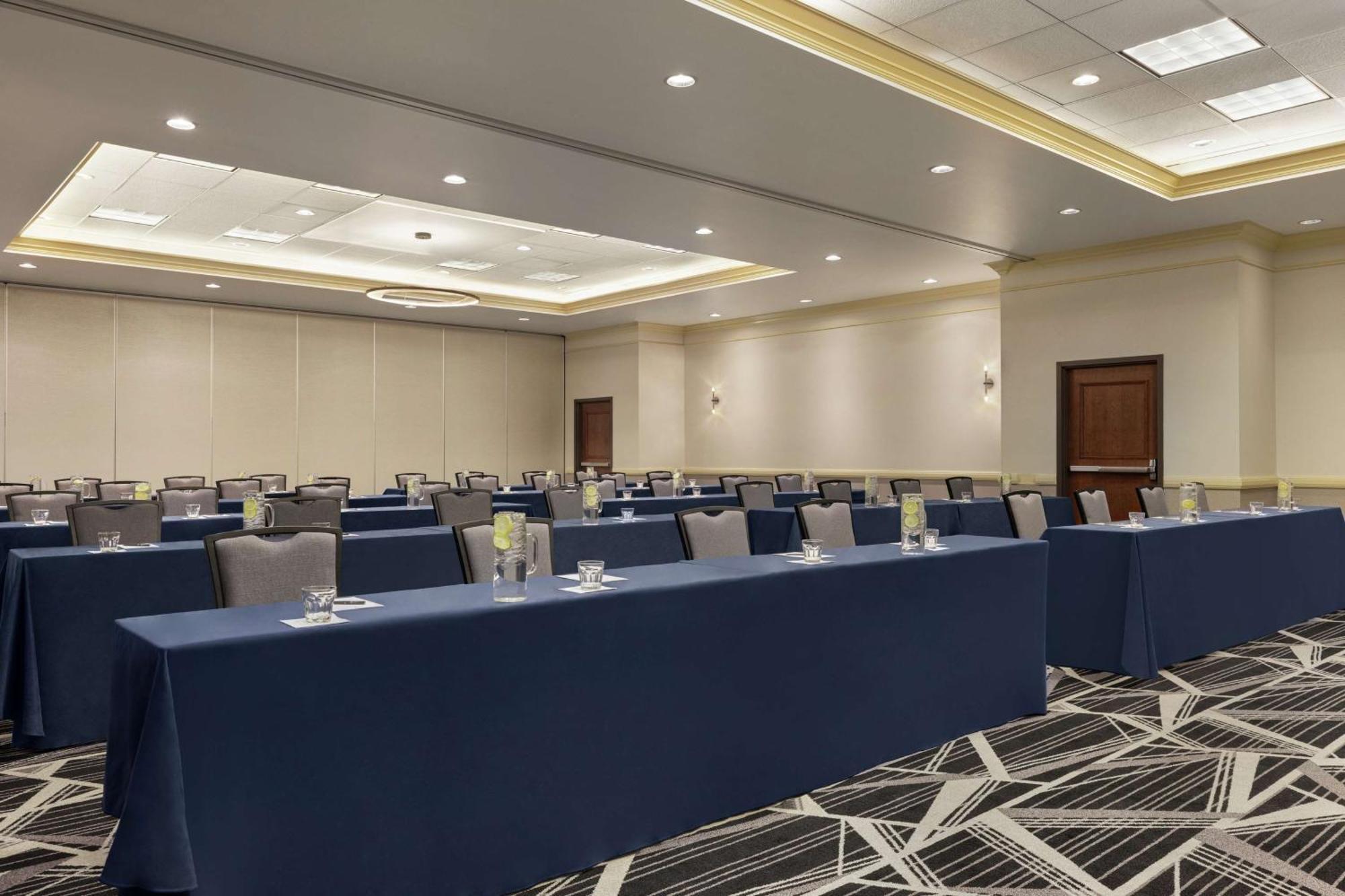Hotel Embassy By Hilton International Airport